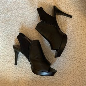 Black Tahari Heels